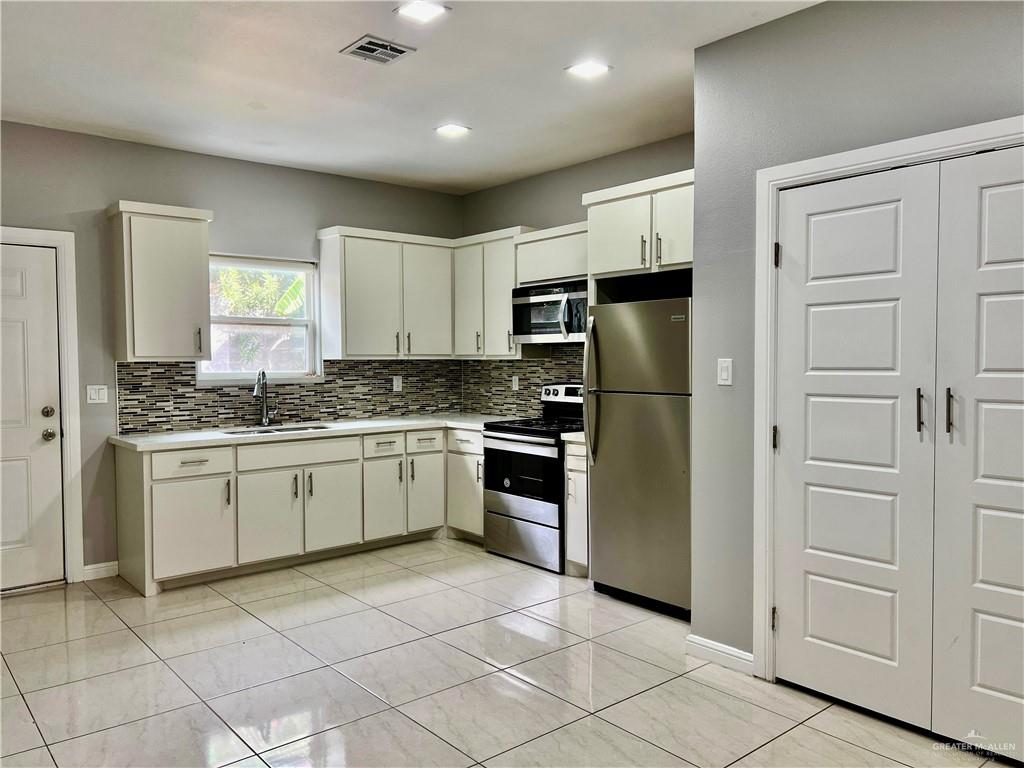 Photo 7 of 406 Newport Avenue #2