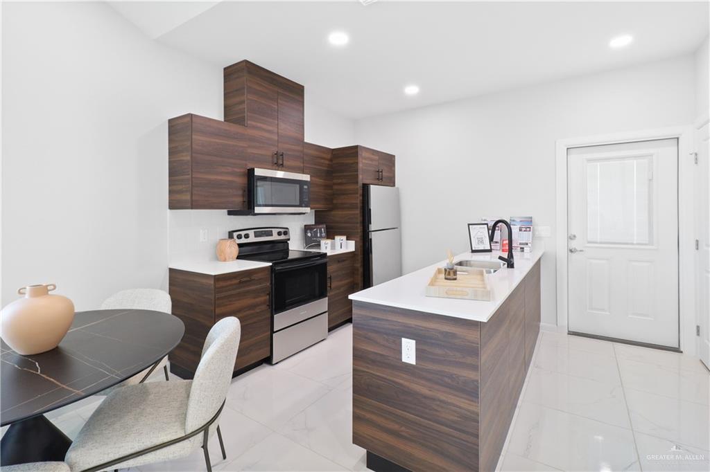 Photo 3 of 501 Coves Lane #2