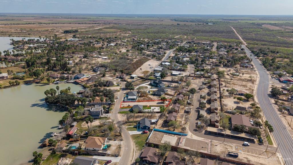 Photo 1 of 932 Kika De La Garza Boulevard, La Joya