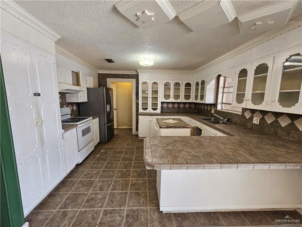 Photo 6 of 330 Oak Street
