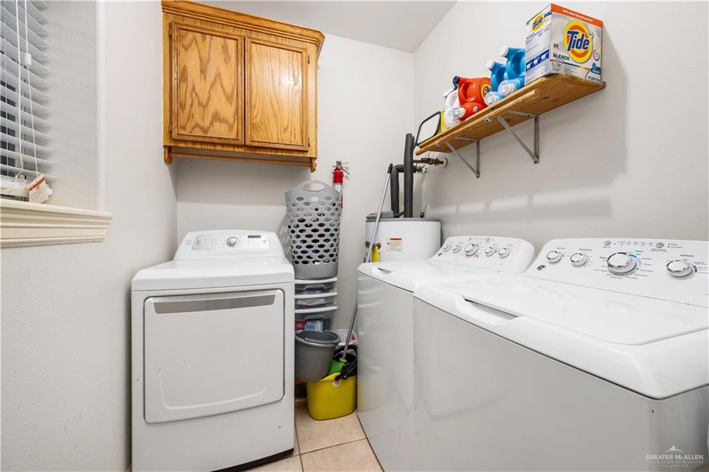 Photo 17 of 816 Woodford Street