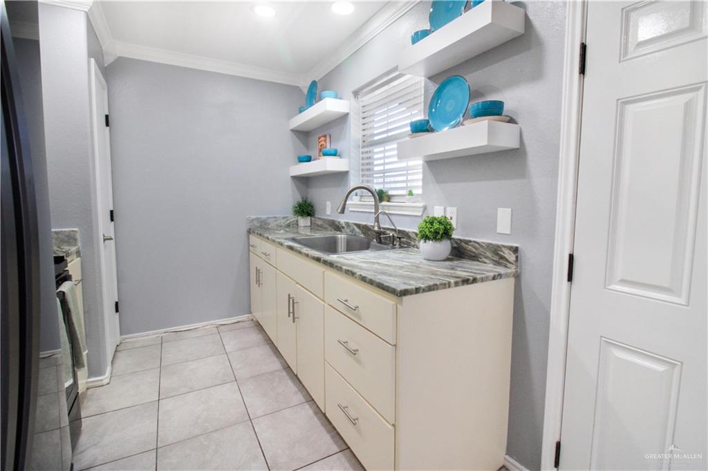 Photo 6 of 2791 Capri Street
