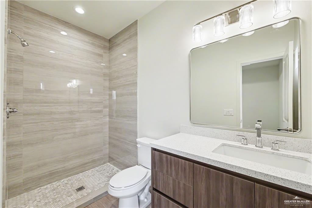 Photo 12 of 5800 Ozark Avenue #4