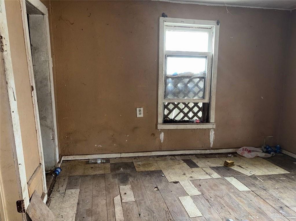 Photo 5 of 2613 Halsey Street