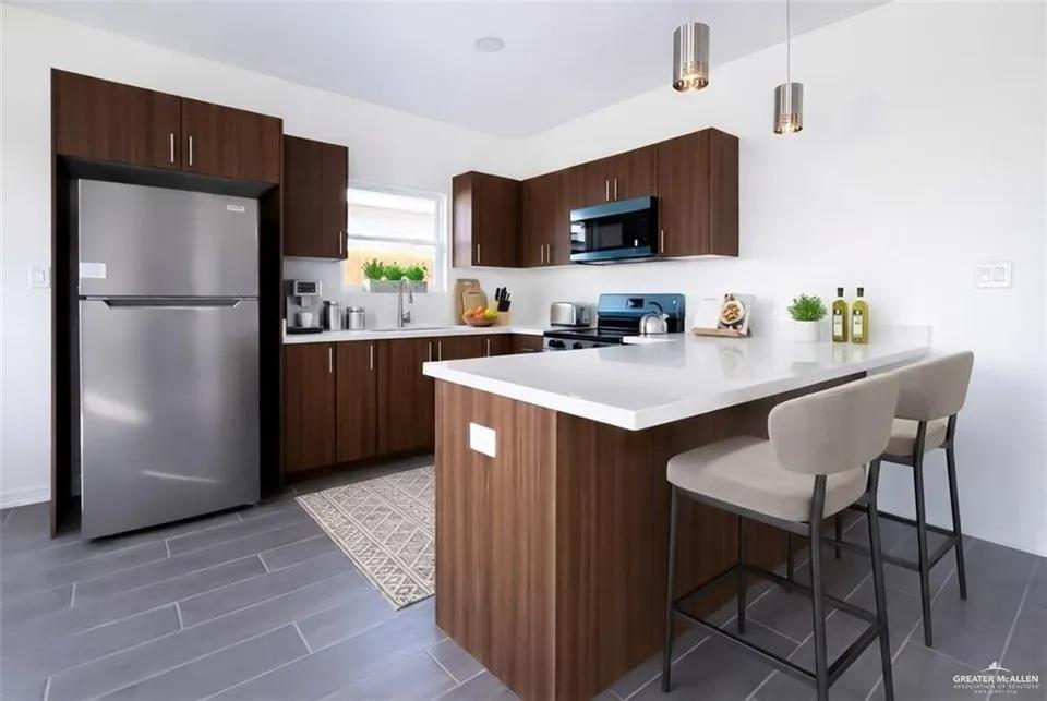 Photo 12 of 604 Onyx Avenue #4
