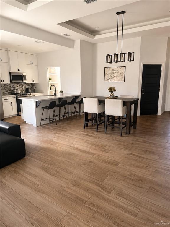 Photo 2 of 3117 Iverson Avenue