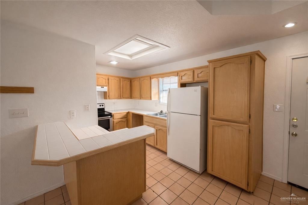 Photo 5 of 607 Gastel Circle #F