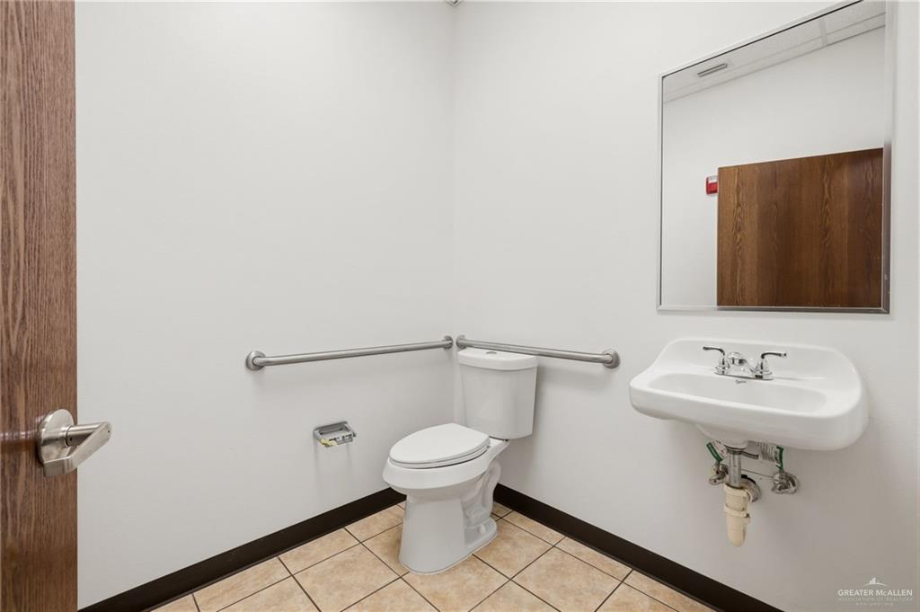 Photo 15 of 1022 Griffin Parkway #104 B