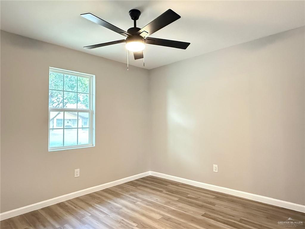 Photo 5 of 2833 Redwood Avenue