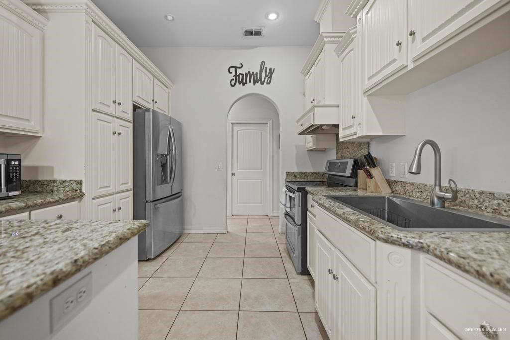 Photo 8 of 701 Arapaho Avenue