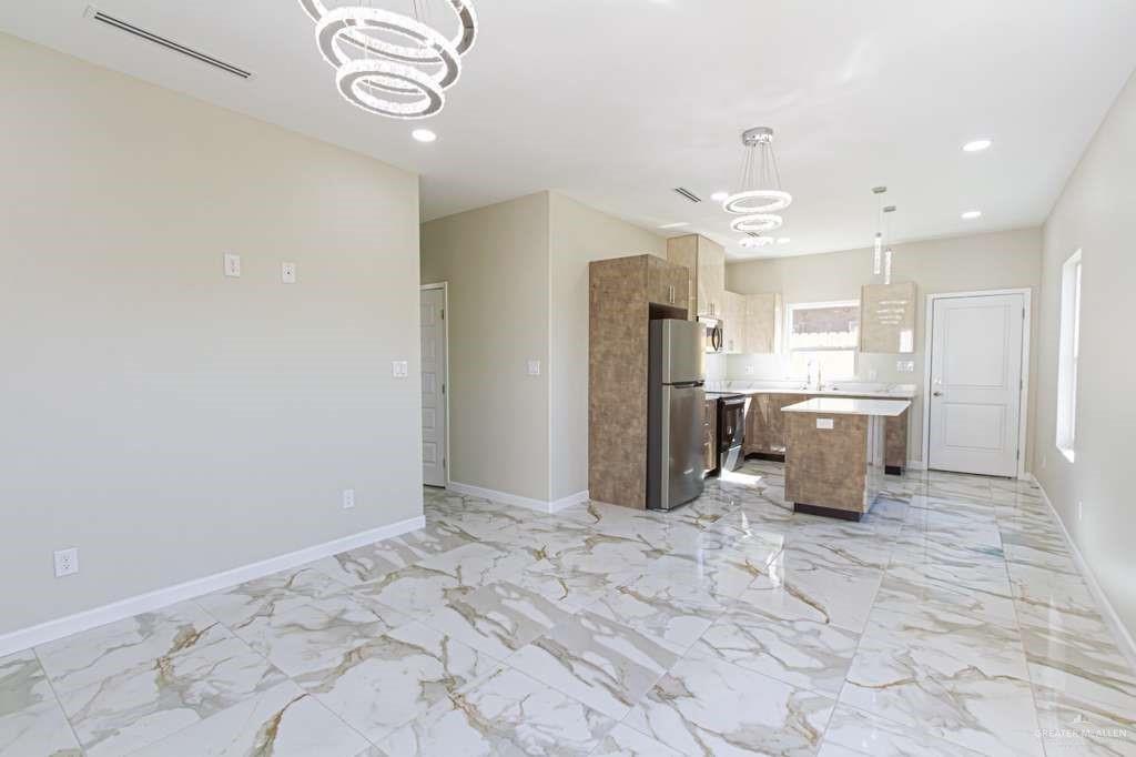 Photo 3 of 409 Emerald Avenue