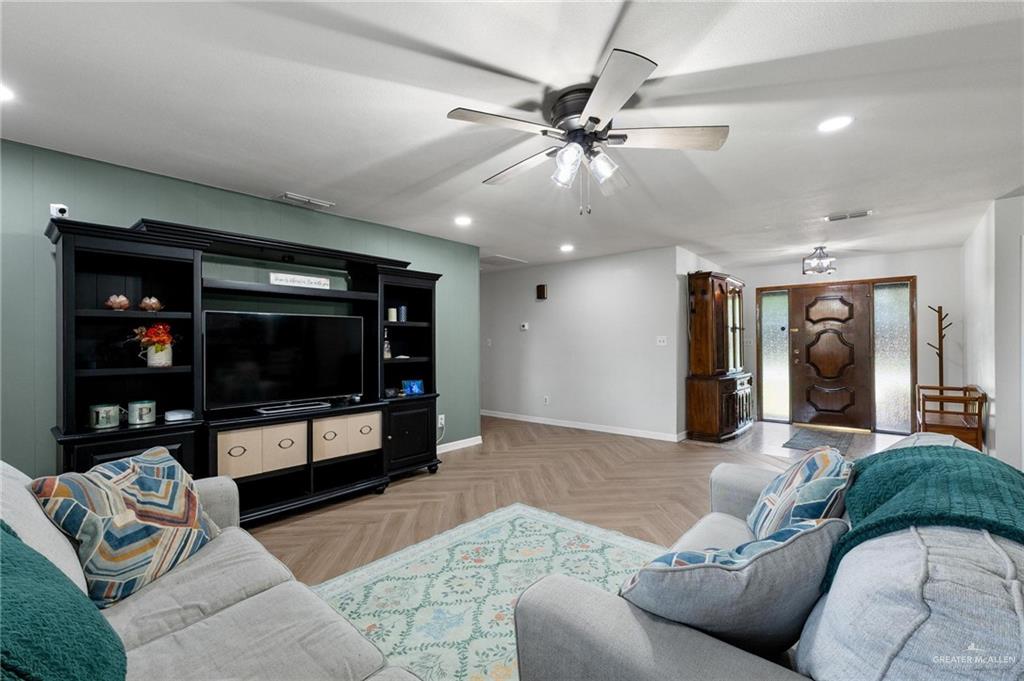 Photo 4 of 1614 Walnut Court