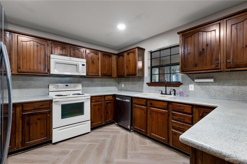 Photo 8 of 1614 Walnut Court