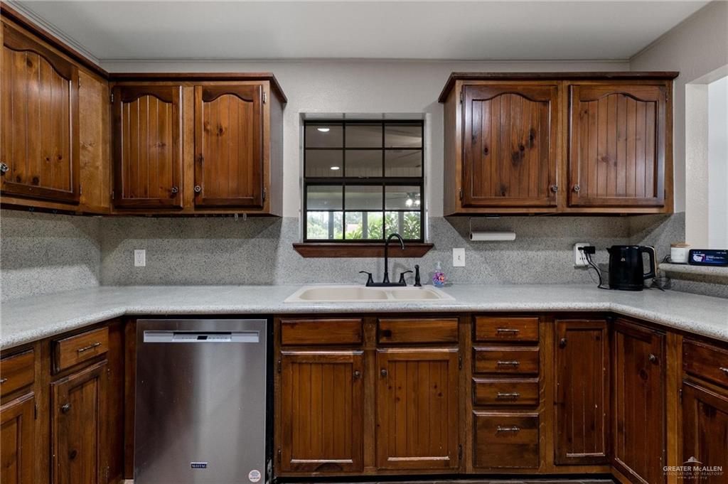 Photo 9 of 1614 Walnut Court