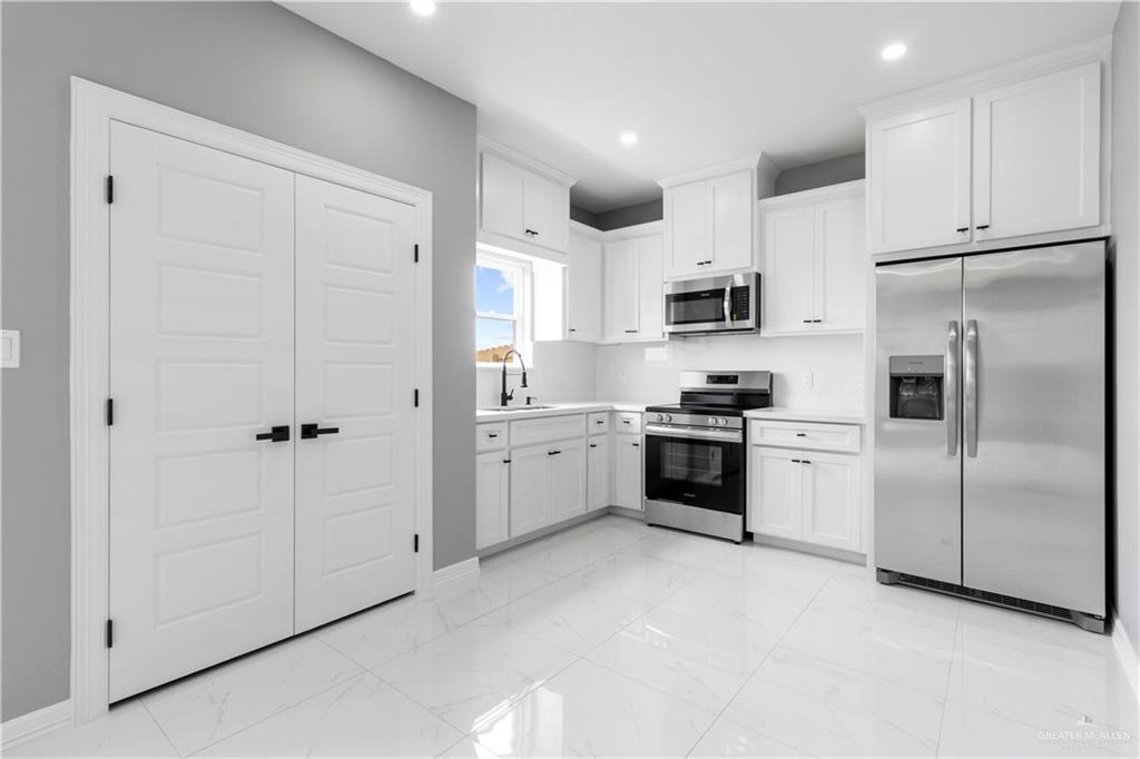 Photo 4 of 916 13th Street