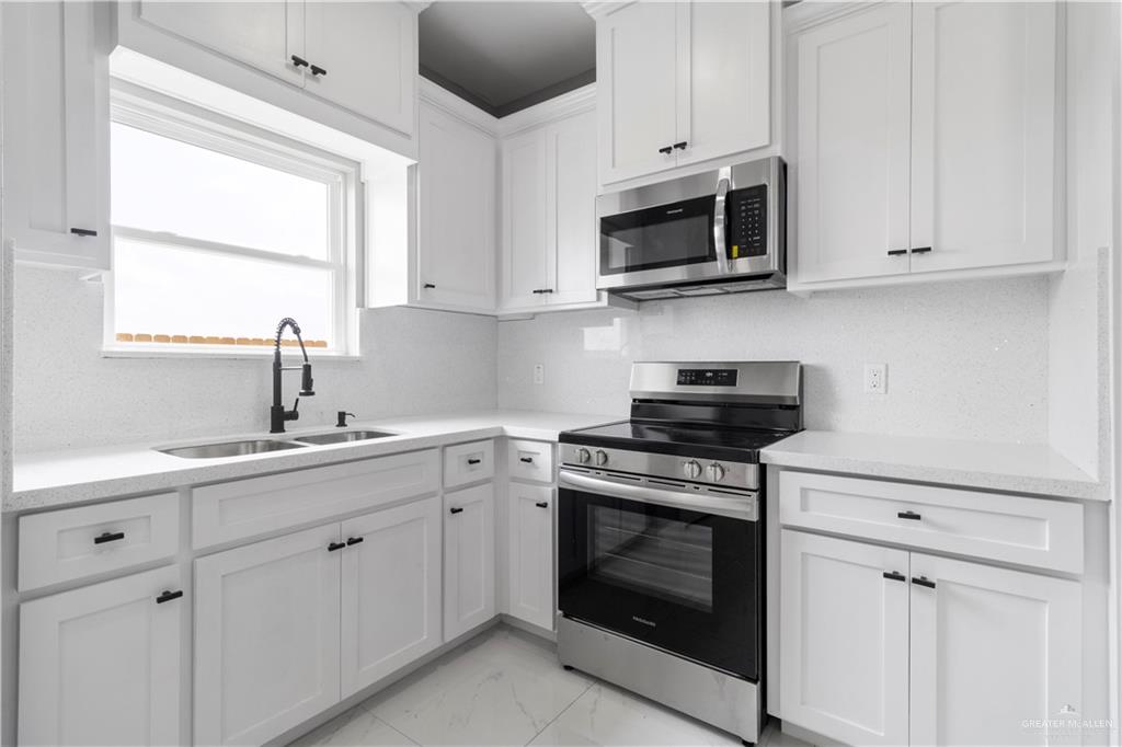 Photo 6 of 916 13th Street