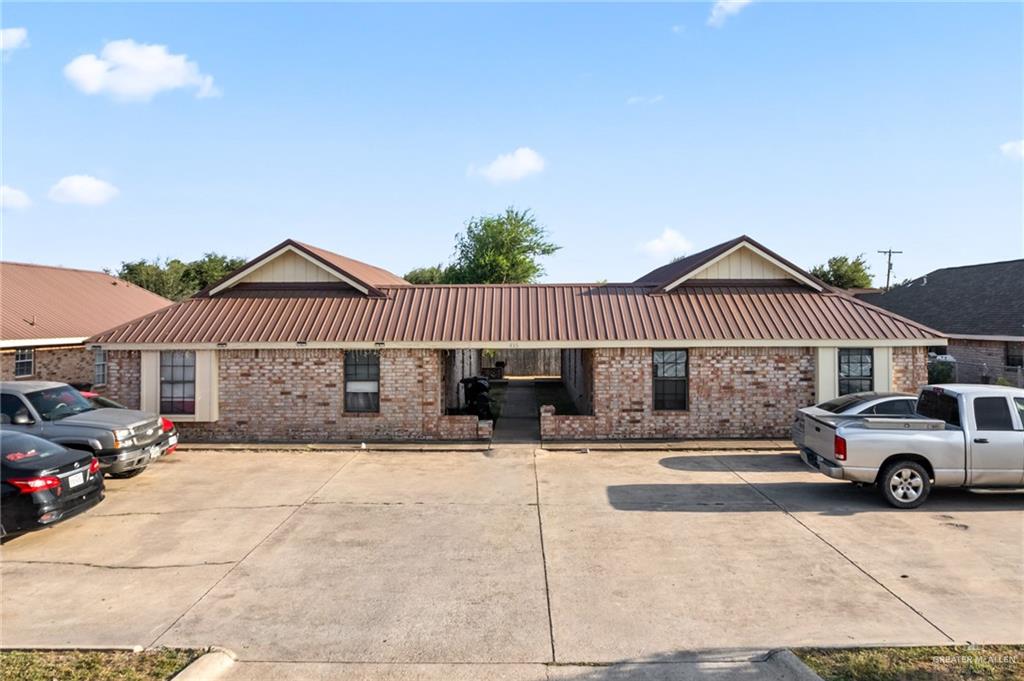 Photo 1 of 415 Date Palm Street, Donna