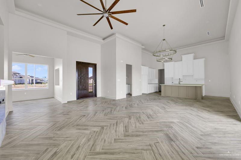 Photo 3 of 2305 Trinity Avenue