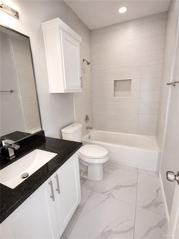 Photo 20 of 5900 Northwestern Avenue #1