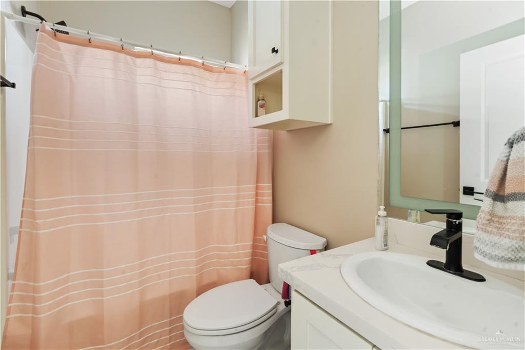 Photo 9 of 822 Whitewing Street