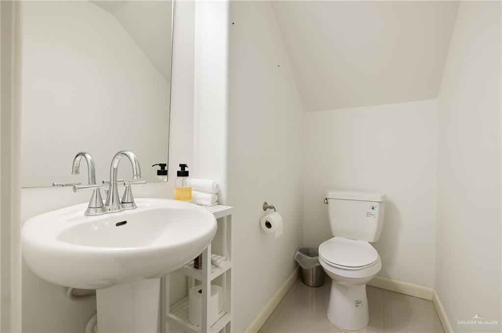 Photo 17 of 1413 Keeton Avenue #20