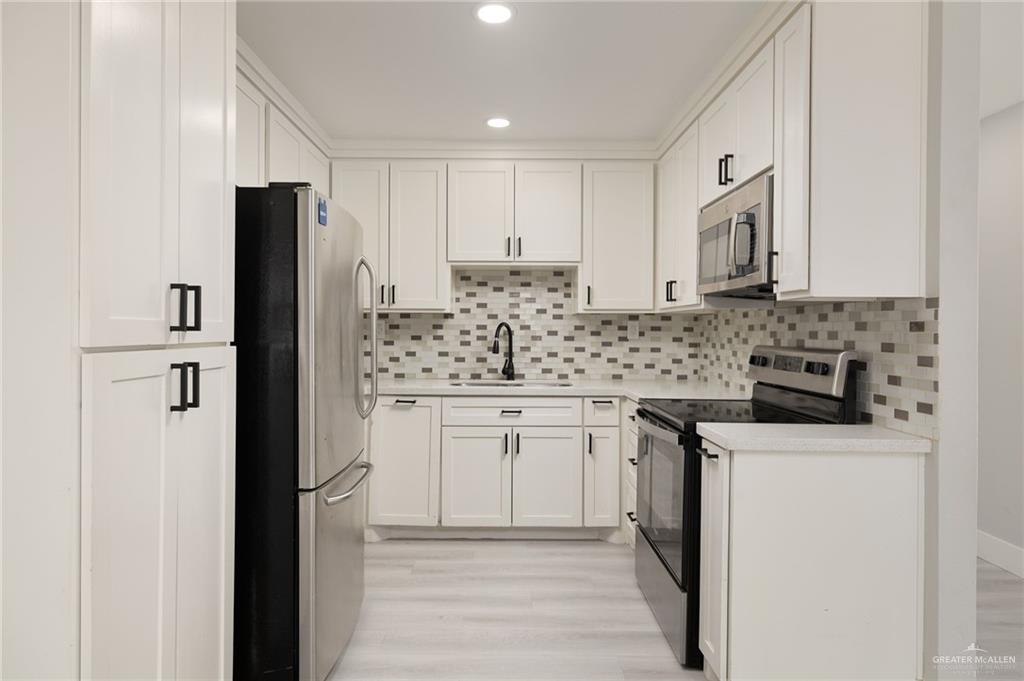Photo 6 of 1706 La Marina Drive