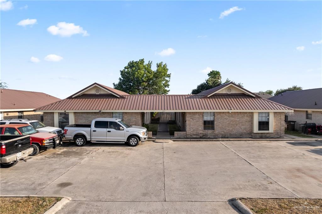 Photo 1 of 409 Date Palm Street, Donna