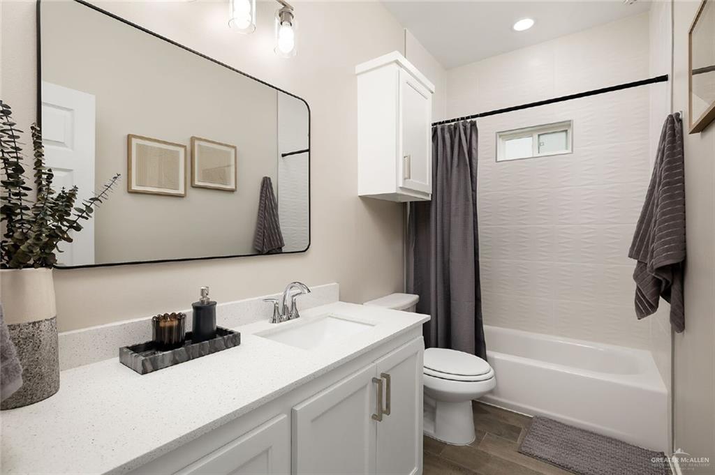 Photo 10 of 2805 Hayes Avenue #3