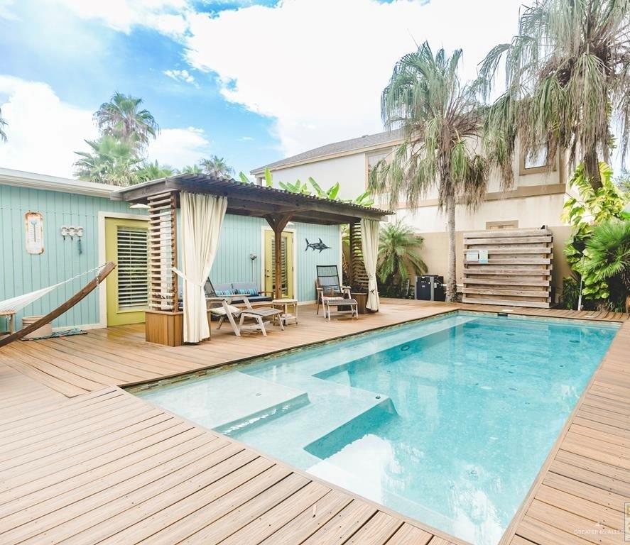 Photo 18 of 121 Swordfish Street