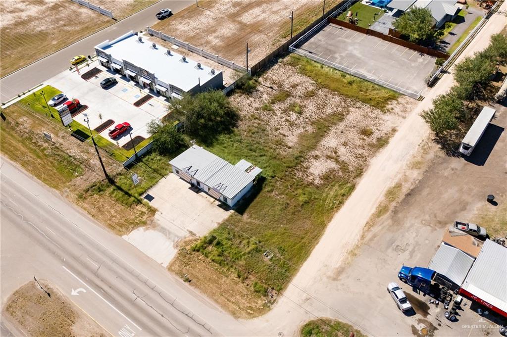 Photo 3 of 701 Conway Boulevard