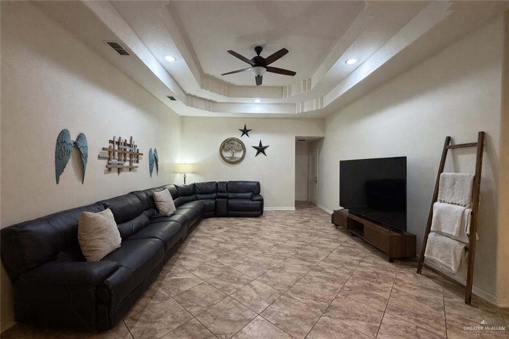 Photo 4 of 1306 Dove Lane