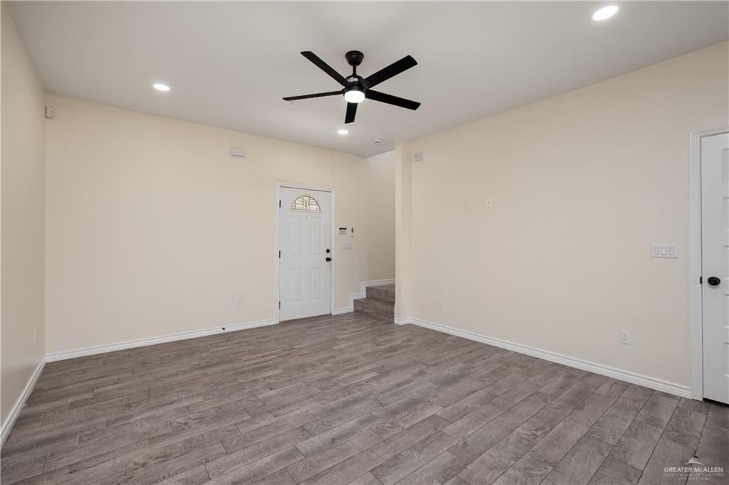 Photo 3 of 208 Kansas Avenue #3