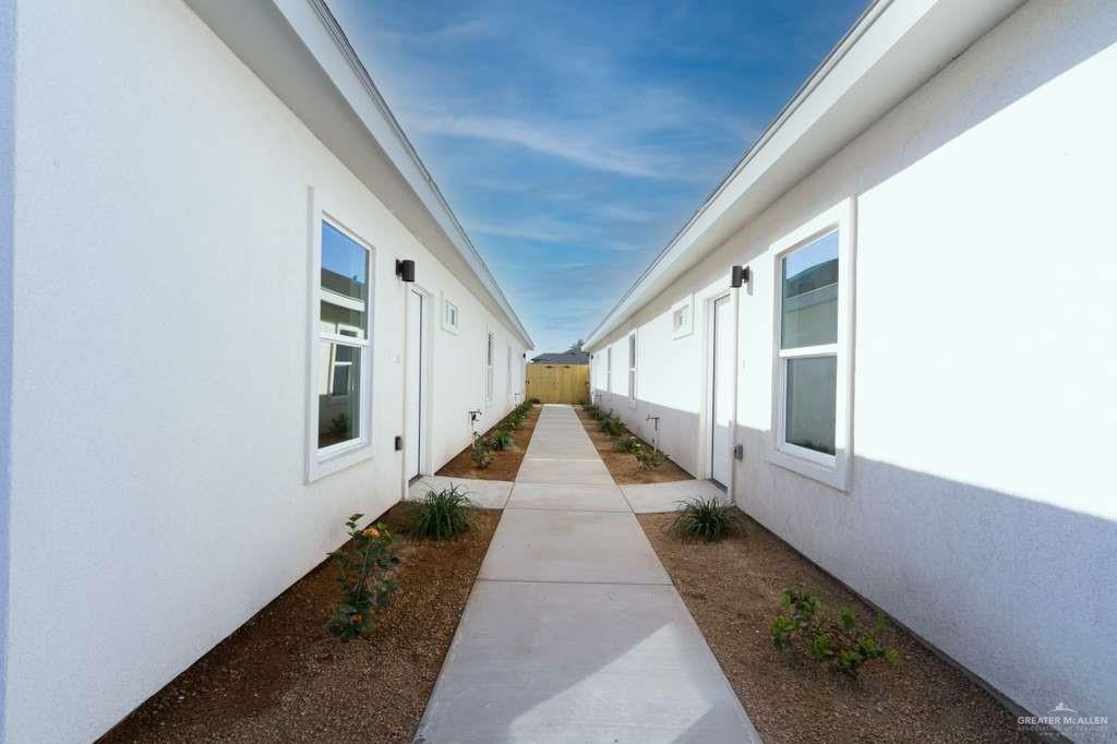 Photo 3 of 403 Emerald Avenue