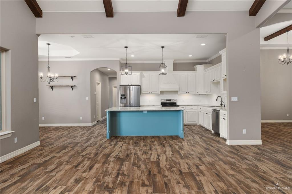 Photo 6 of 804 Splendor Boulevard