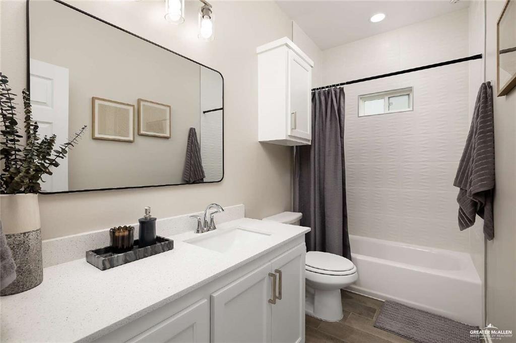 Photo 11 of 2704 Harrison Avenue #3