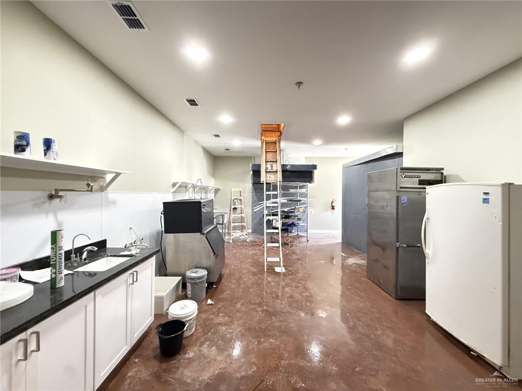 Photo 8 of 200 Cano Street