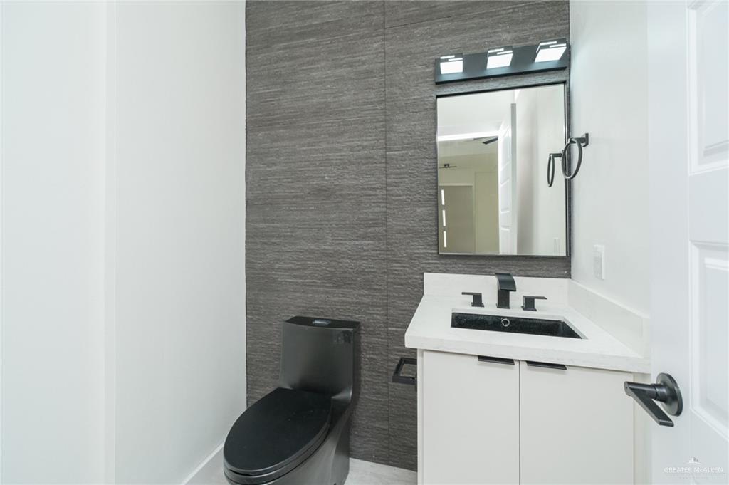 Photo 20 of 461 Texas Boulevard