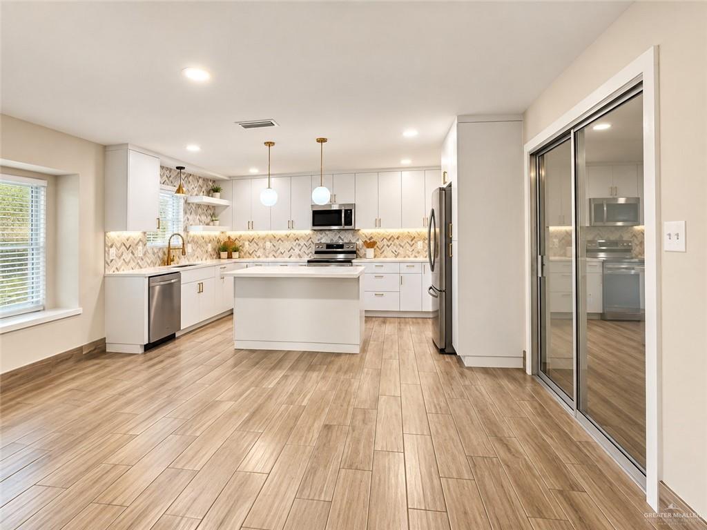 Photo 3 of 2101 Jonquil Avenue