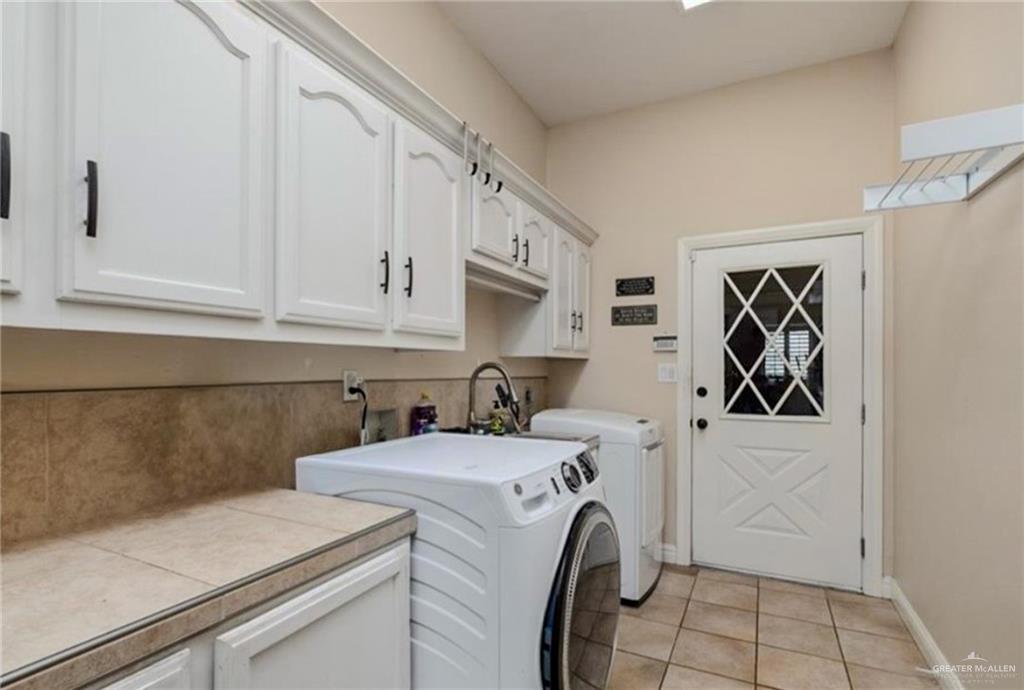 Photo 16 of 2513 Kings Drive