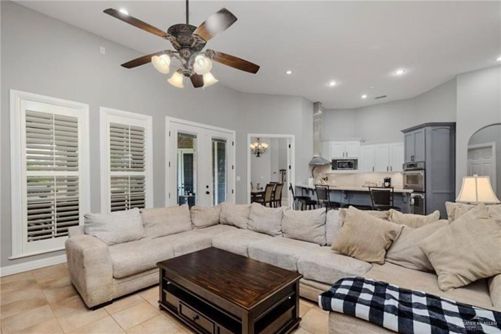 Photo 7 of 2513 Kings Drive