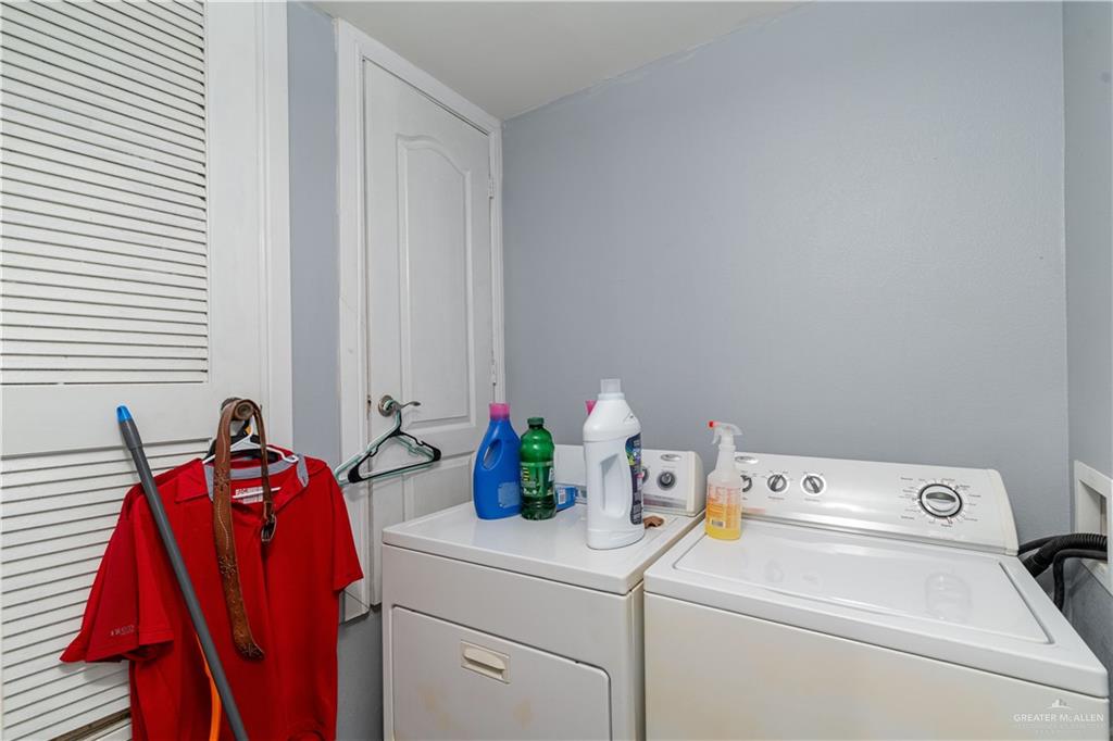 Photo 11 of 905 6th Avenue