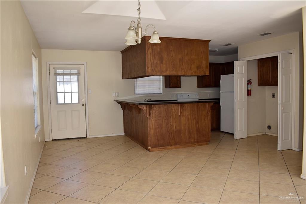 Photo 13 of 221 Albatross Avenue