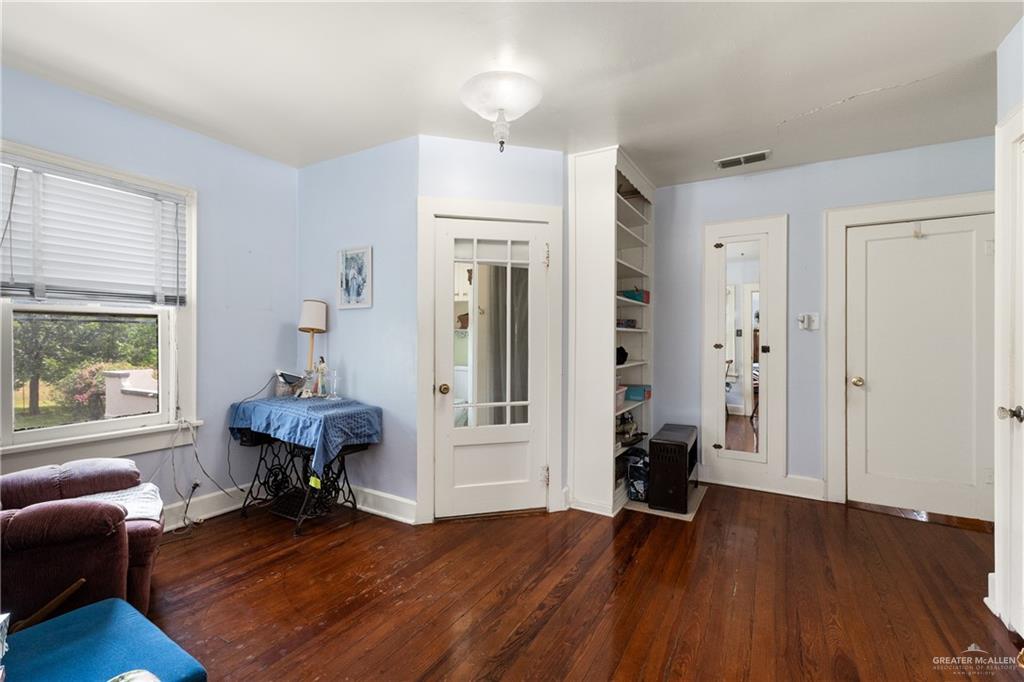 Photo 23 of 906 6th Street