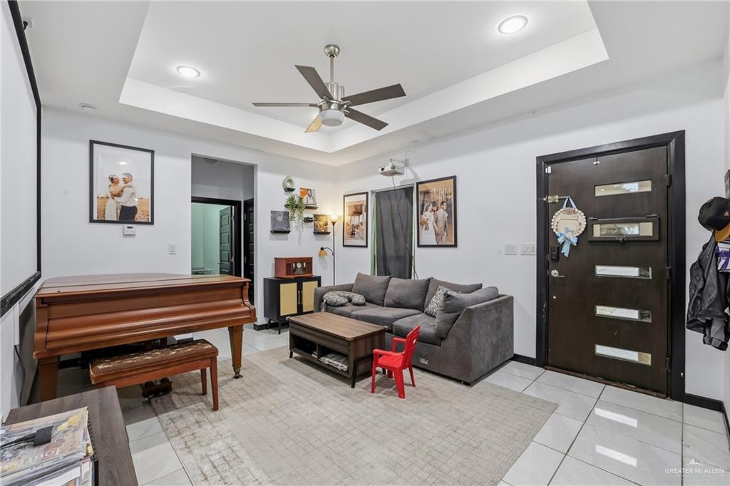 Photo 3 of 715 Delma Street