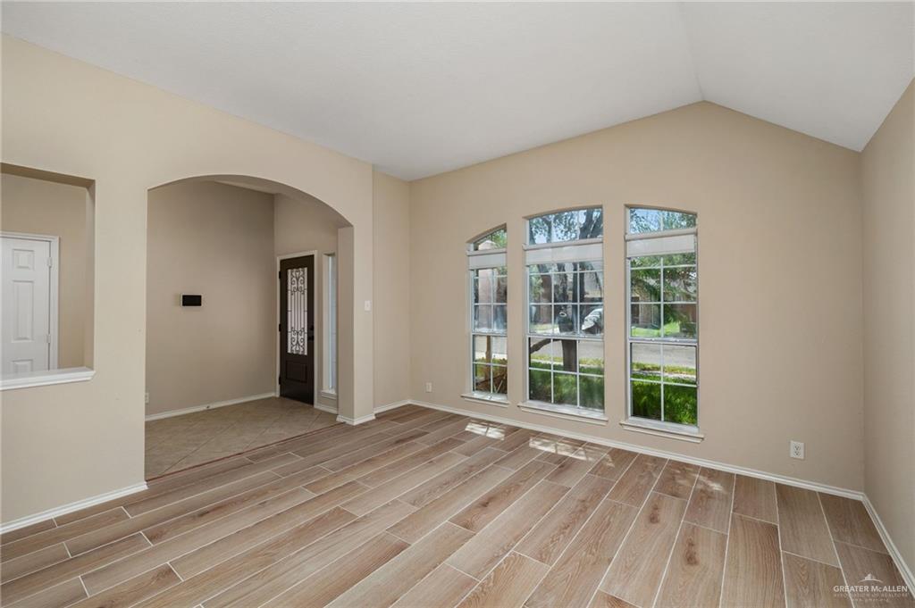 Photo 3 of 3007 San Rafael Street