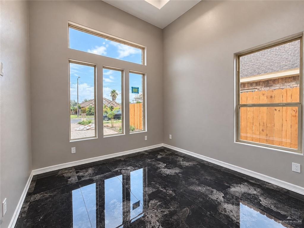 Photo 6 of 708 Redwood Street
