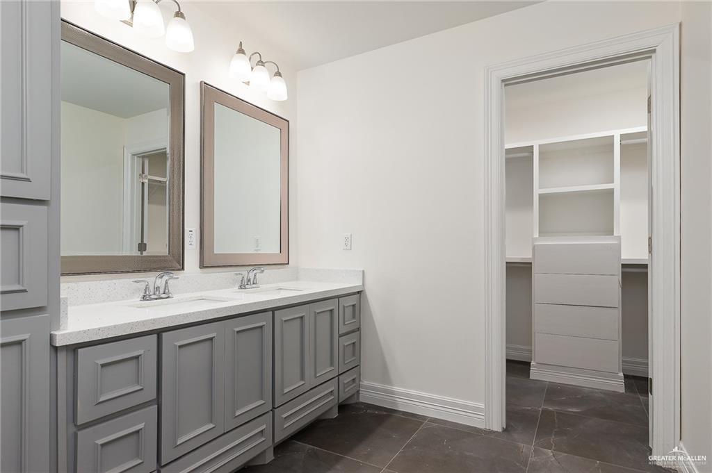 Photo 7 of 2303 King Drive