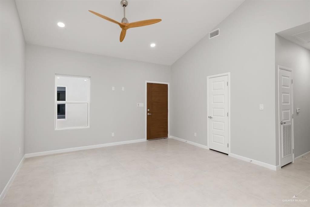 Photo 2 of 708 Oriole Road