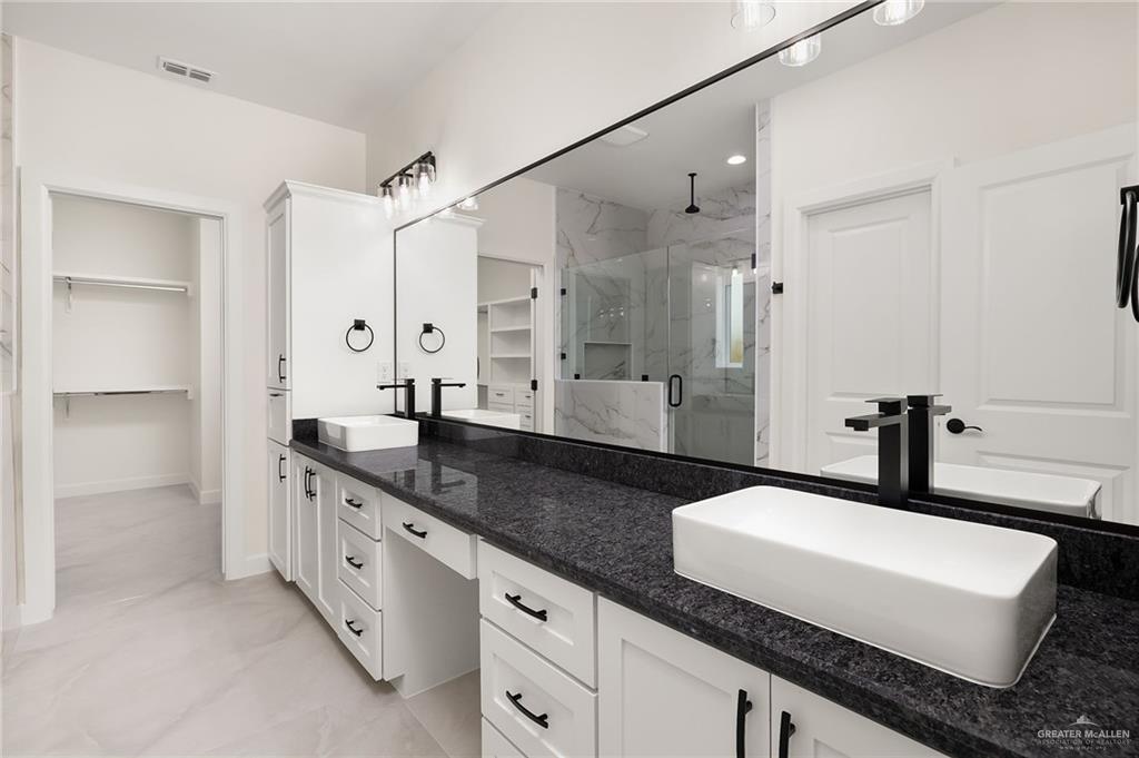 Photo 12 of 813 Buxton Avenue