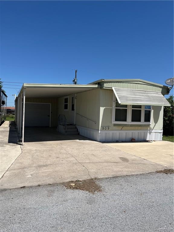 Photo 1 of 909 Tangelo Drive, La Feria